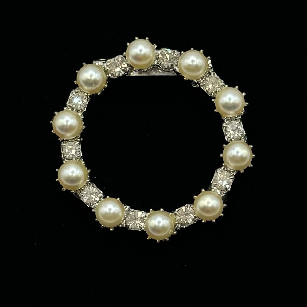 VINTAGE Faux Pearl & Crystal Wreath Brooch